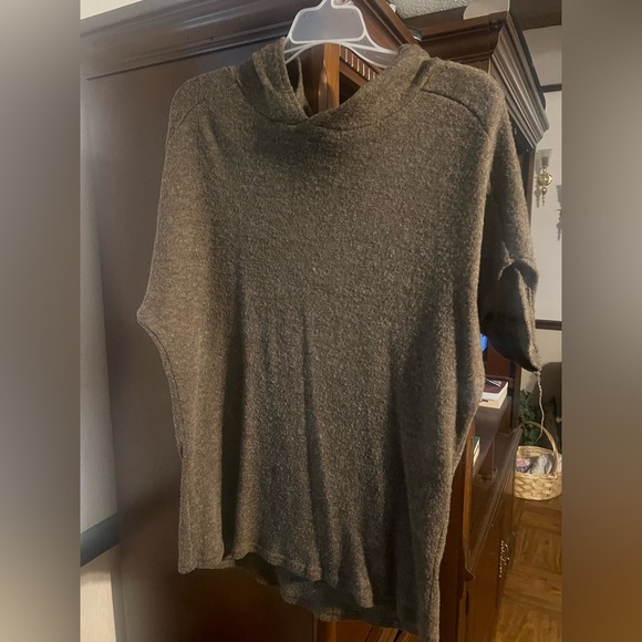 Short sleeve sweater hoodie - Picture 1 of 2